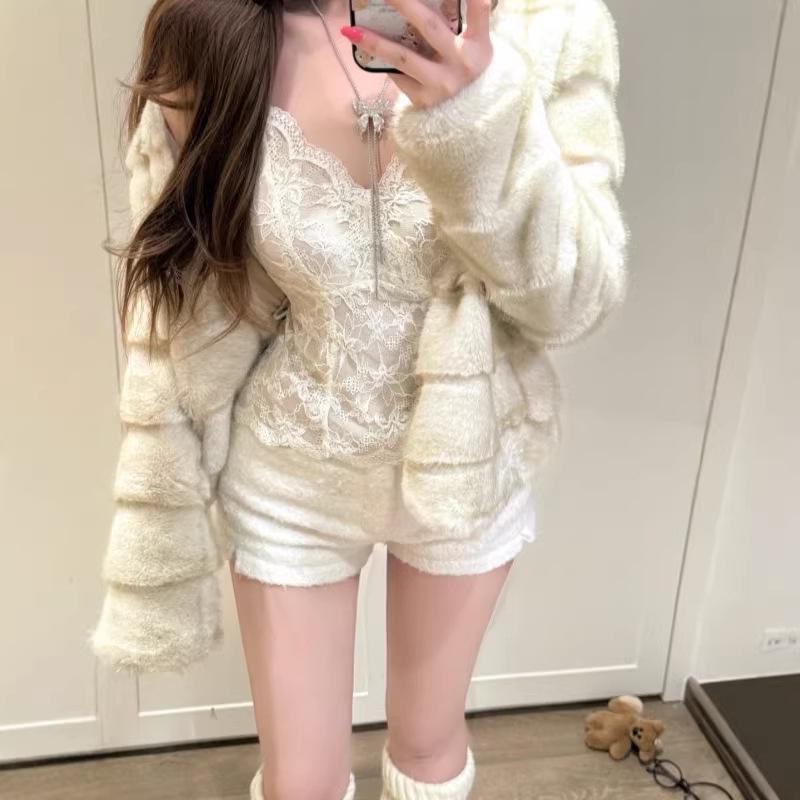 Women s High-Waisted Tweed Woolen Bootcut Shorts - White, Aut/Wntr, Slit, Hip-Hugging, Leg-Lengthening L