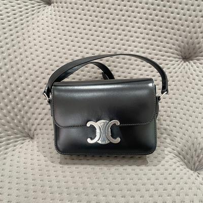 [Gebraucht] Teen Triomphe Metallverschluss Achseltasche Tofu-Tasche Handtasche Umhängetasche Glänzendes Rindsleder Umhängetasche - Ausgezeichnet #1AHTP4N