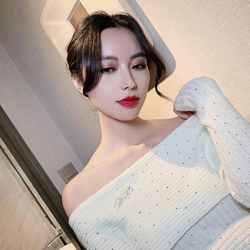 Queen Brooches For Women 2-Color Crown Letters Party Office Brooch