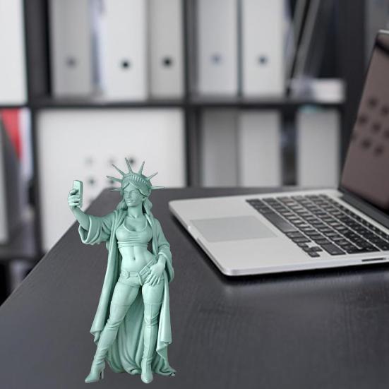Statue of Liberty Selfie Figurine Selfie Goddess Sculpture Figurine Home Office Living Room Desktop Decoration Ornament