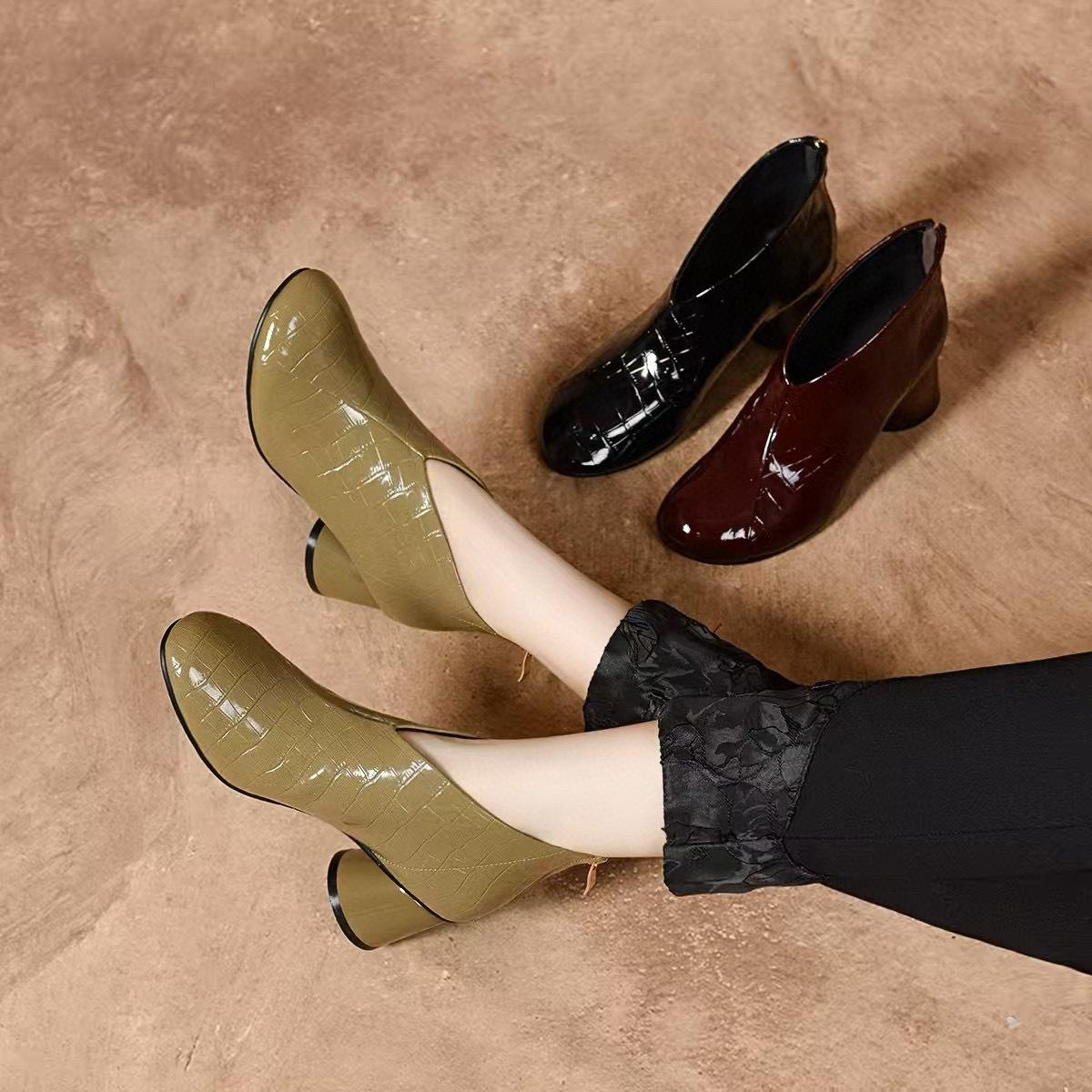 

Round head thick heel short boots women s 2025 European and American style round head rear zipper fashion boots niche personalized leather boots wo 40