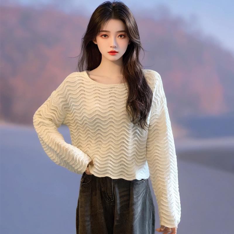 Autumn 2025 Wavy Edge Round Neck Knit Pullover for Women