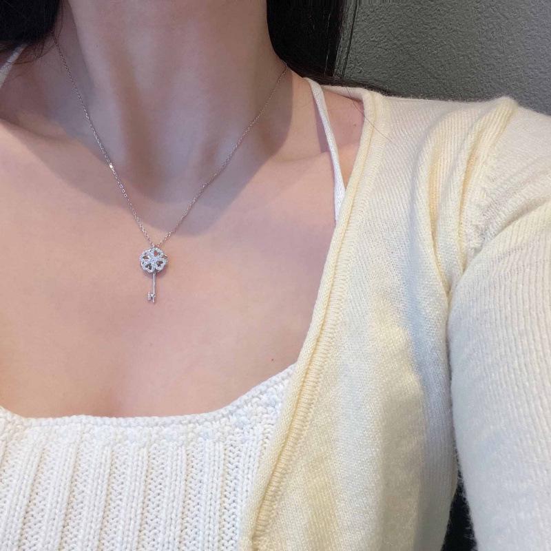 Women s Light Luxury Diamond Petal Pendant Necklace - Internet Celebrity Style