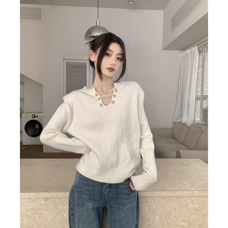 

Autumn and winter 2025 new Korean version lazy V-neck chic hollow chain sleeve design sense long sleeve knitted sweater women one size fits all
