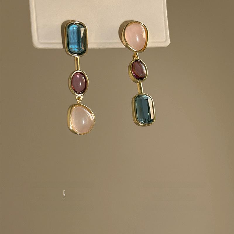 French Retro Asymmetric Cat's Eye Stone Earrings with S925 Silver Needle - Light Luxury Style