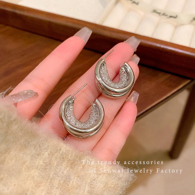 Light luxury super flash zircon grid earrings femininity niche C-shaped stud earrings annual explosion earrings