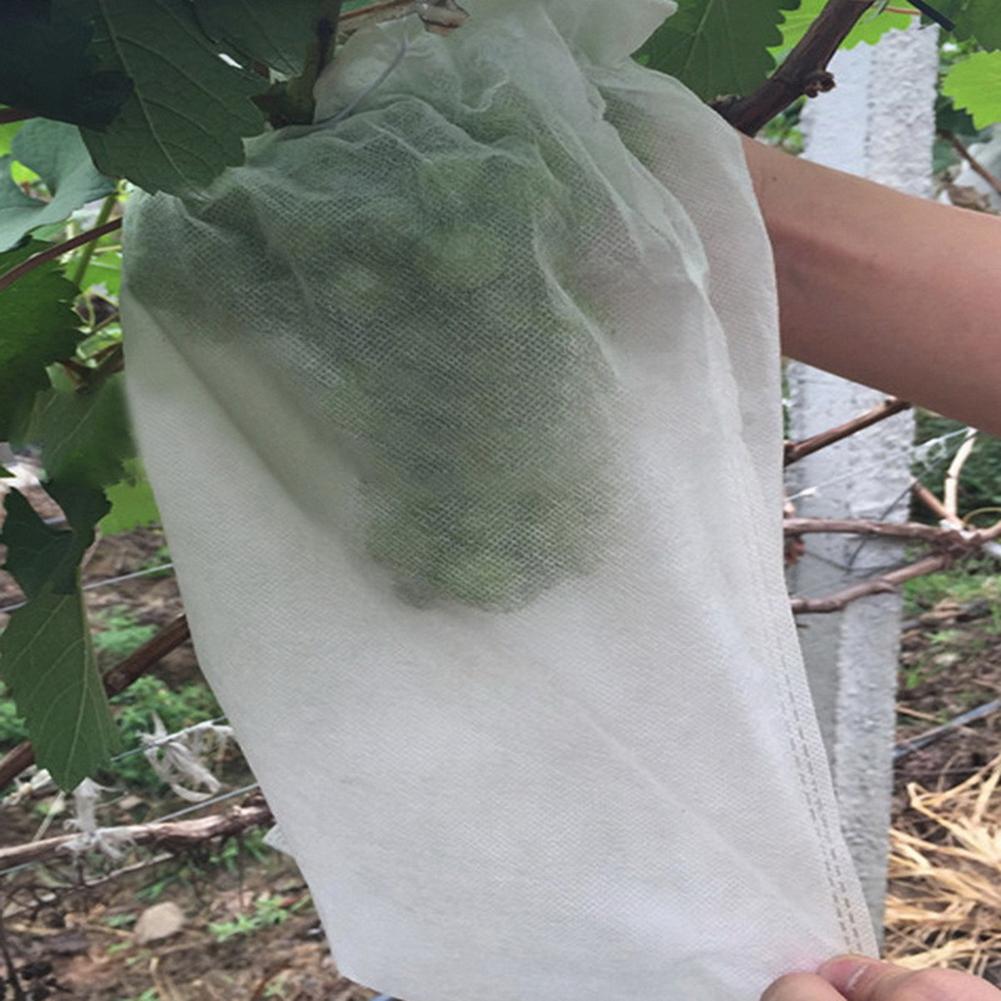 

100pcs Fruit Protection Bag Against Insect Pest Plant Barrier Bags Waterproof Breathable Multipurpose for Plantation Accessories 20x30cm