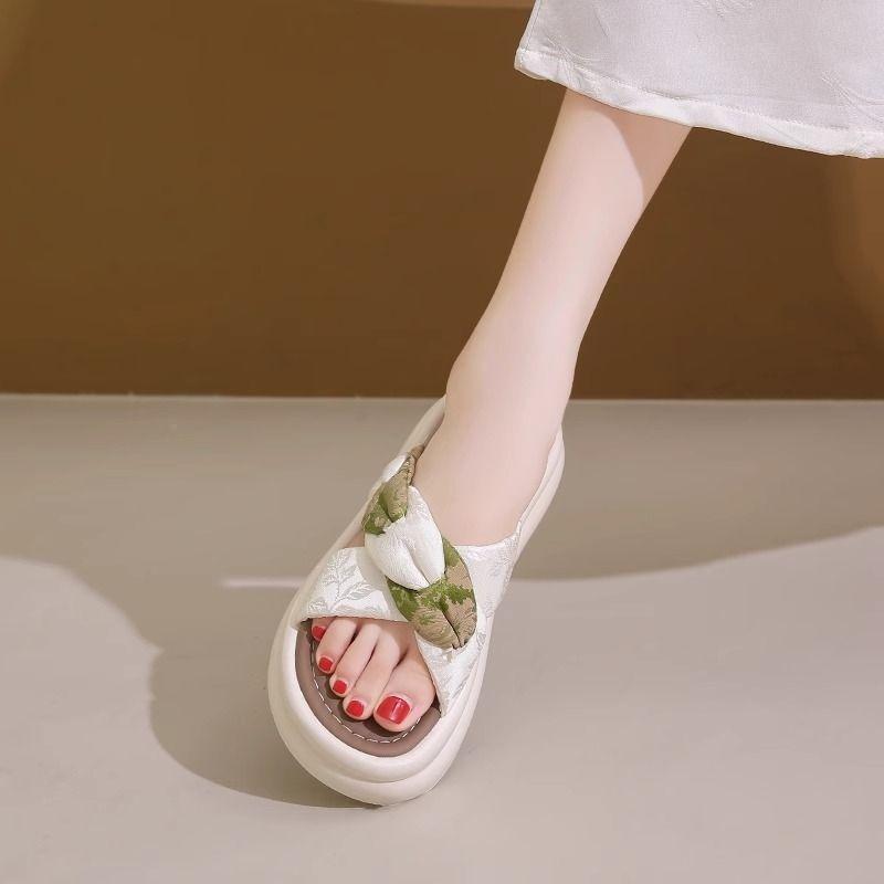 Beach slippers women's shoes new summer wear exquisite high-end cool slippers with skirts
