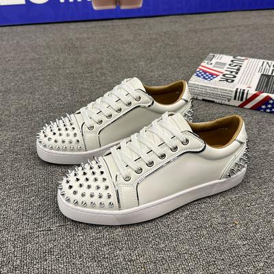 Tênis casuais masculinos com rebites, calçados da moda com cabedal de couro de microfibra, calçados esportivos baixos, tendência, legais, fáceis de combinar, sapatos para boate