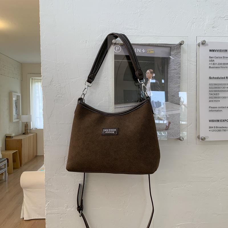 Retro bag women's large-capacity new autumn and winter casual messenger bag single shoulder underarm commuter bucket bag