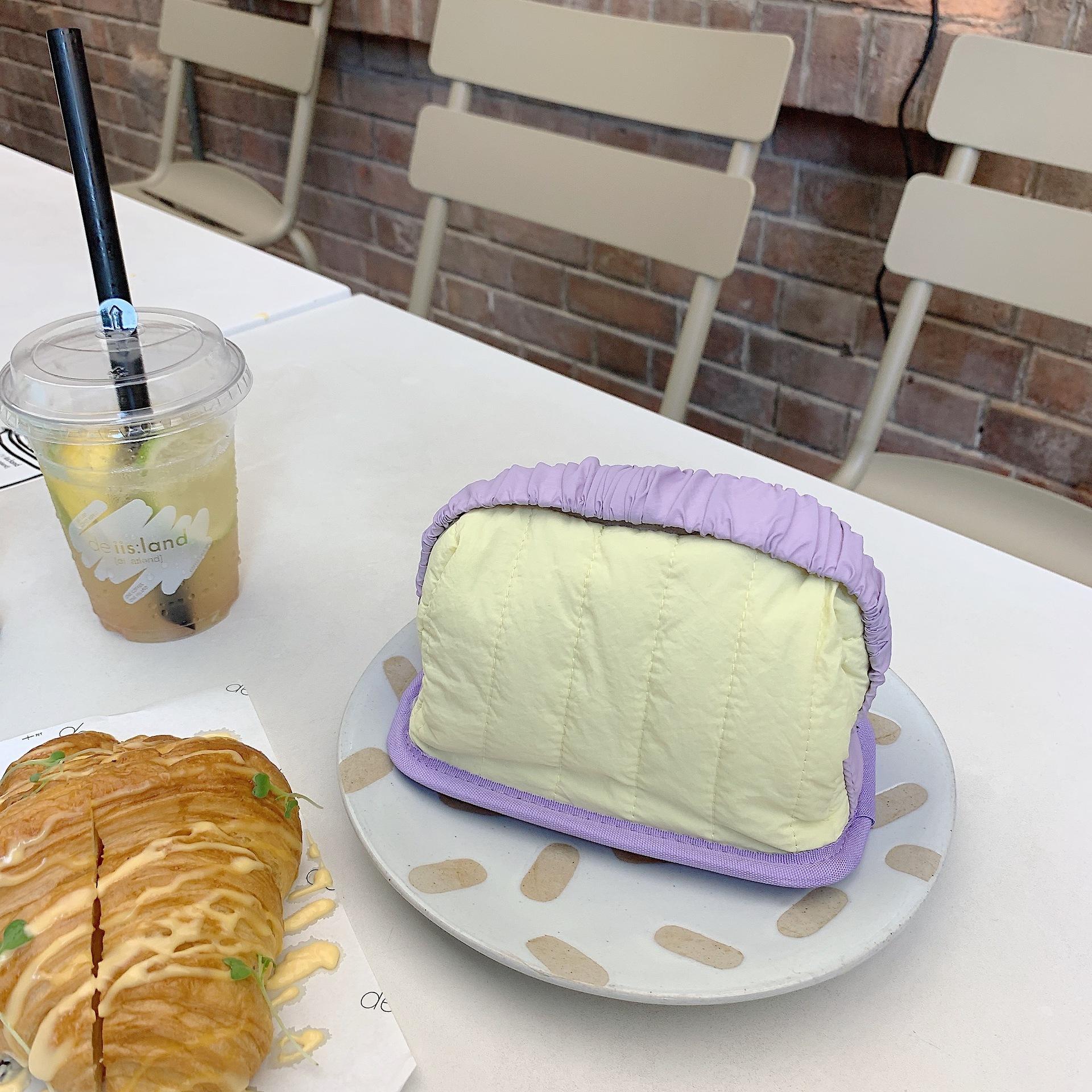 

Women High Beauty Value Ins Cream Toast Cosmetic Bag Girls Heart Portable Wash Gargle Handbag OneSize