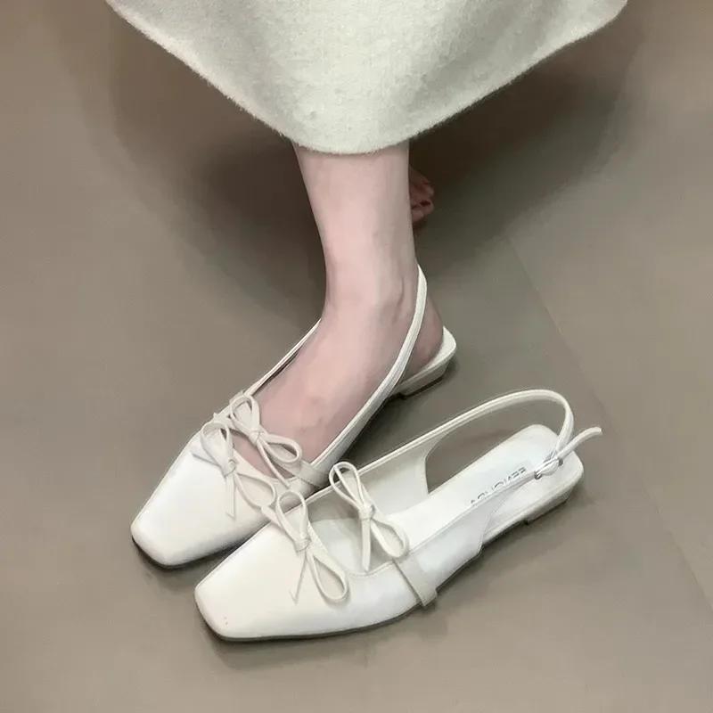 Mode Französischer Stil Satin-Oberfläche Blockabsatz Sandalen Schmetterlingsknoten Spitzschuh Einzelne Schuhe Frühling Sommer Märchenhaftes Gefühl Slipper