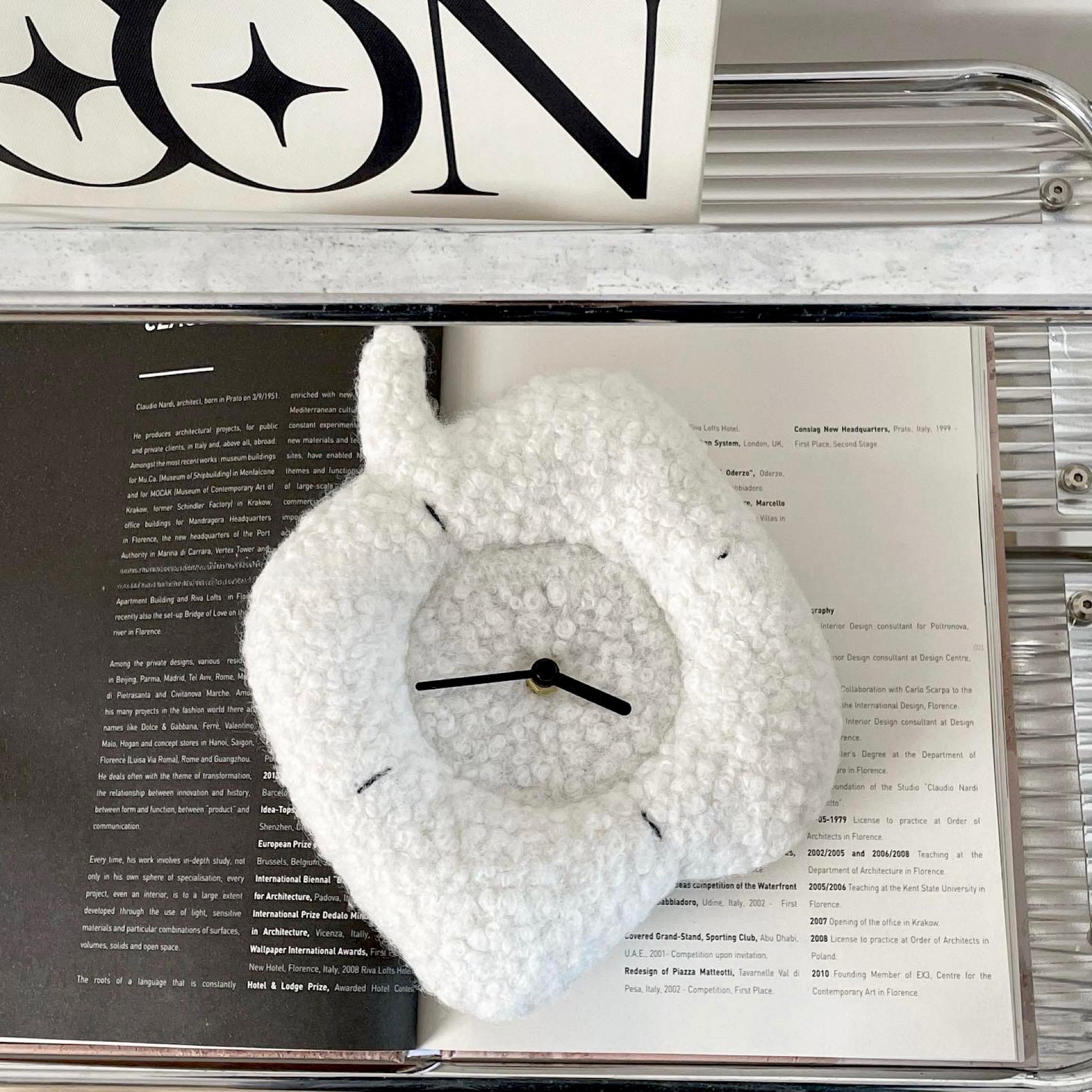 

Instagram Fabric Apple Clock Korean Creative Wall Clock Simple and Cute Silent Clock Home Decoration Plush
