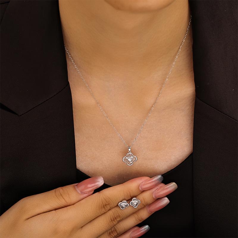 Four-Leaf Clover Copper Alloy Stud Earrings & Necklace Set - Women’s 2025 Simple Luxury Design