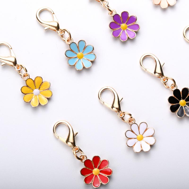 4Pcs Cute Daisy Flower Keychain Alloy Colorful Flower Pendant Bag Pendant Hanging Ornaments Keychain