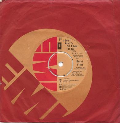 7-Zoll Schallplatte BERNI FLINT - I Don't Want To Put A Hold On You EMI2599 EMI 1977 UK Pop Gebraucht