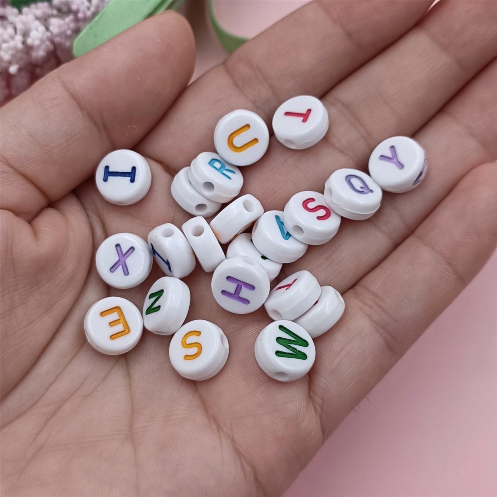 

100 шт. 10 мм для виготовлення ювелірних виробів своїми руками. Білі різнокольорові букви. Розсипні намистини. Кольє. Браслет. Кулон. Цукерковий колір. різнокольоровий