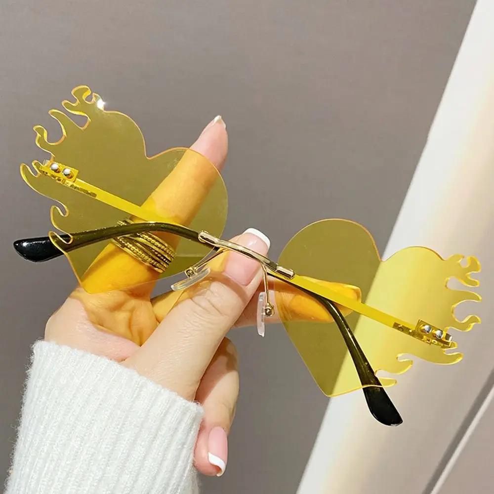New Fashion Rimless Sunglasses Flame Unique Big Love Heart Eyewear Luxury Brand Designer Vintage Sun Glasses Shades UV400