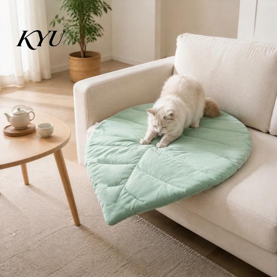 Non Slip Pet Mat for Furniture Leaf Shaped Mat, Soft Reversible Cat Sleeping Pad, Washable Natural Style Bedding Padded Dog Bed Sofa Floor Crate