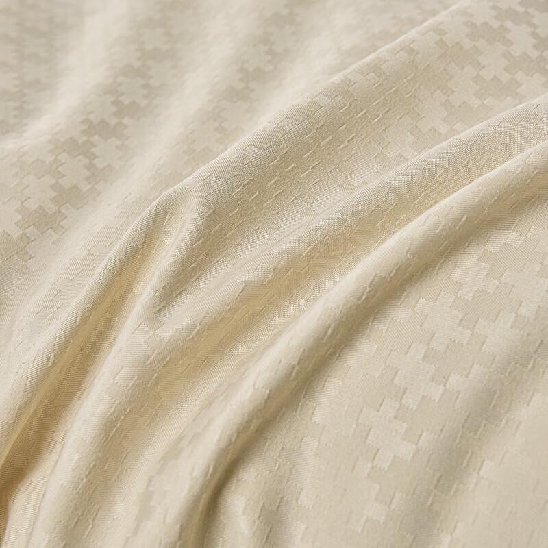 FIRS Houndstooth Jacquard Soybean Fiber Quilt