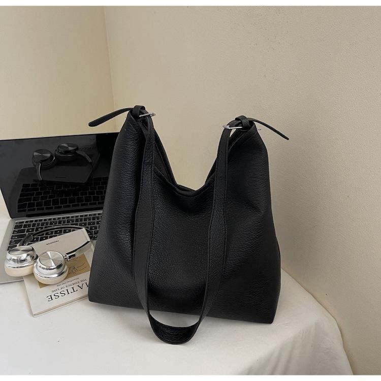 Casual Commuter Tote Bag Korean Version Niche This Year Popular Large-capacity Texture Versatile Single Shoulder Underarm Temperament Women's Bag