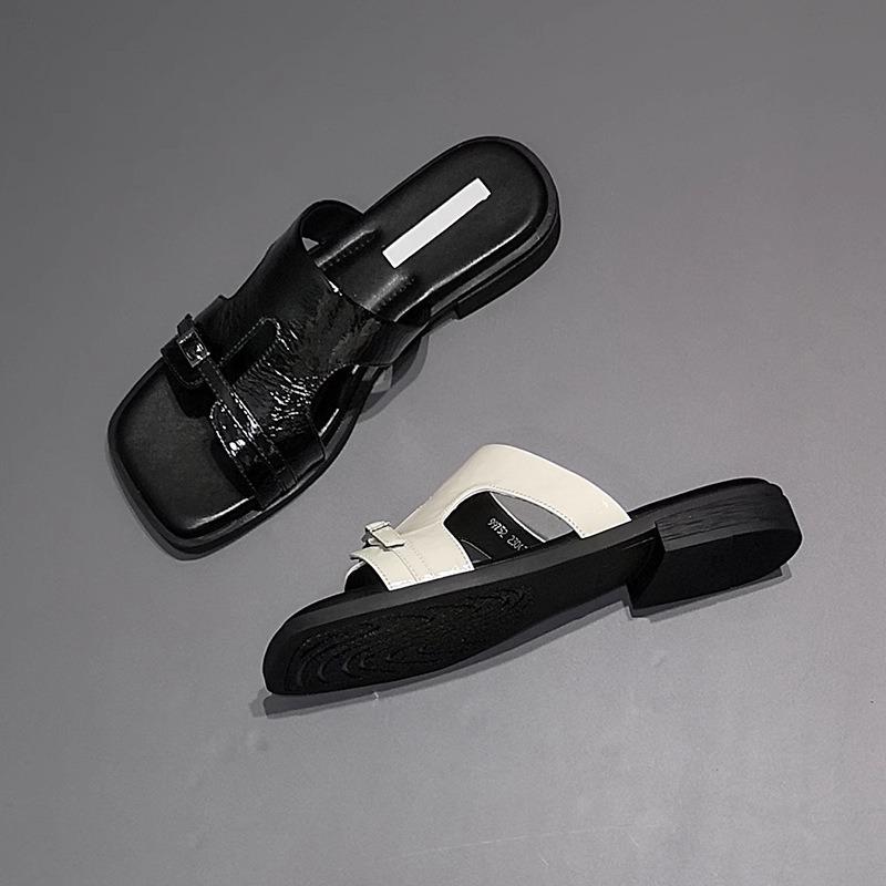 New Versatile Women's Shoes Flat and Soft-soled Beach Slippers and Sandals