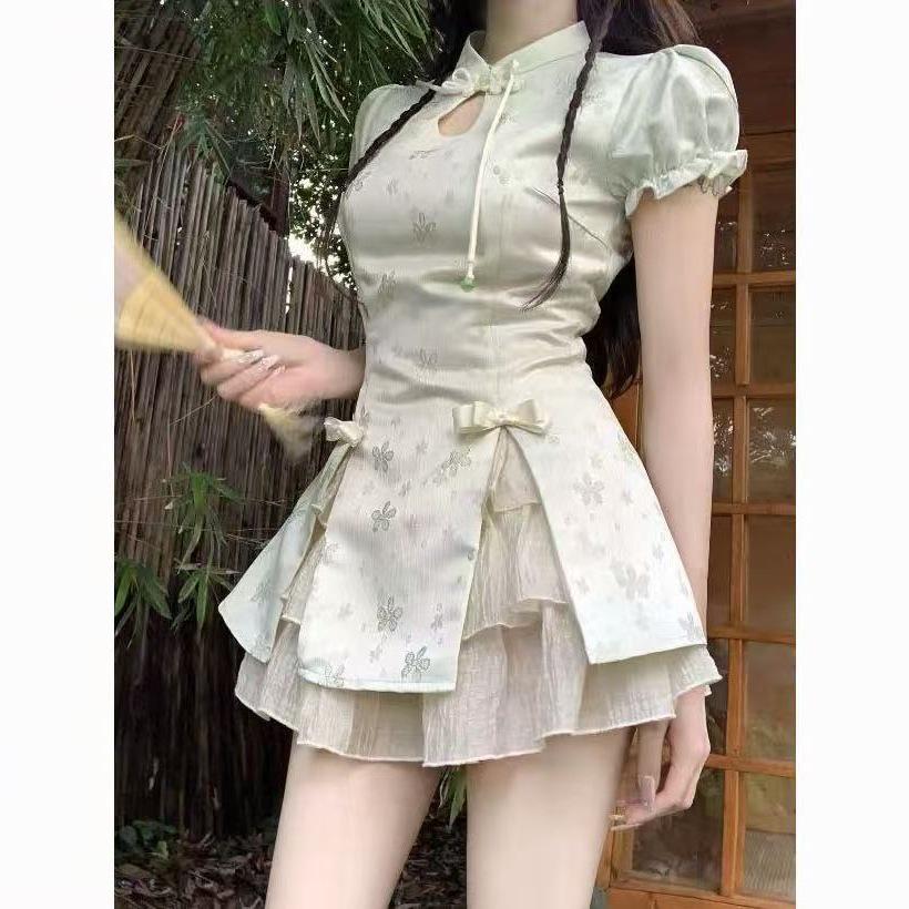 Retro Chinesischer Cheongsam Zweiteilig: Pan Kou Puffärmelkleid