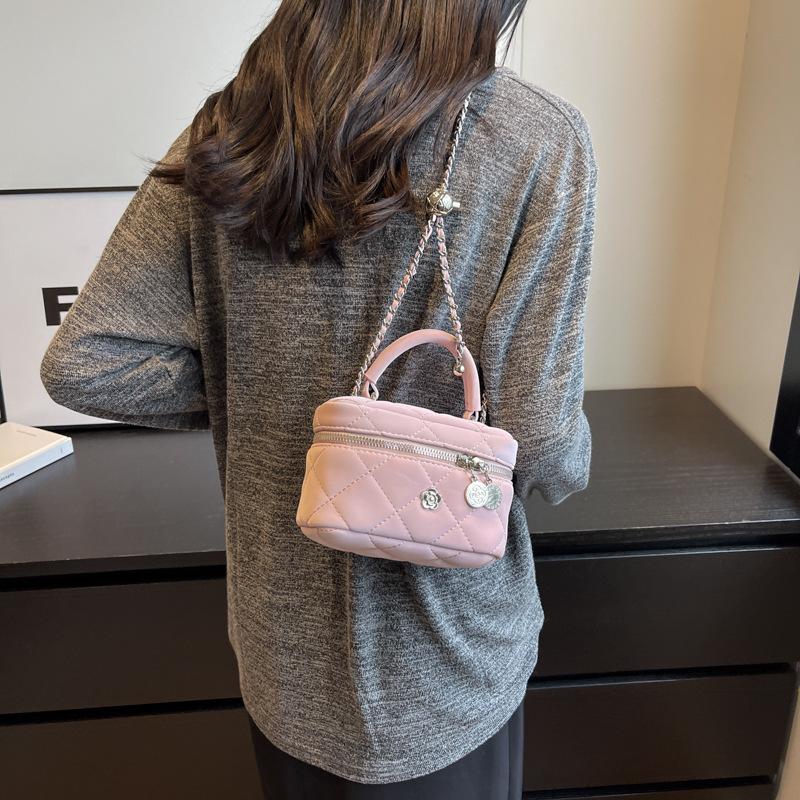 This Year, the Popular Small Bag Women's 2025 New Diamond Chain Temperament Mini Simple Small Fragrant Cross Shoulder Bag