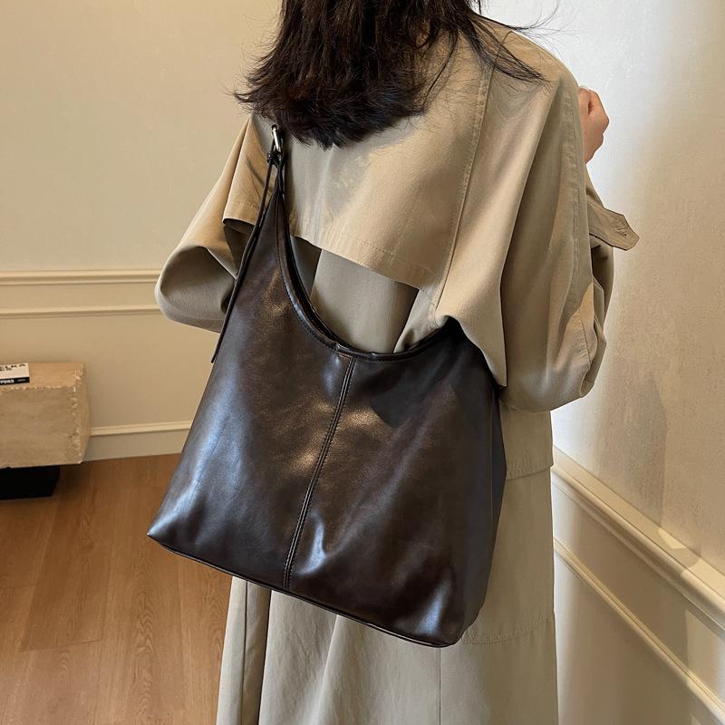 Winter Popular Oil Wax Leather Big Bag Women 2025 New Fashion Commuter Tote Bag Retro Large Capacity Armpit Bag