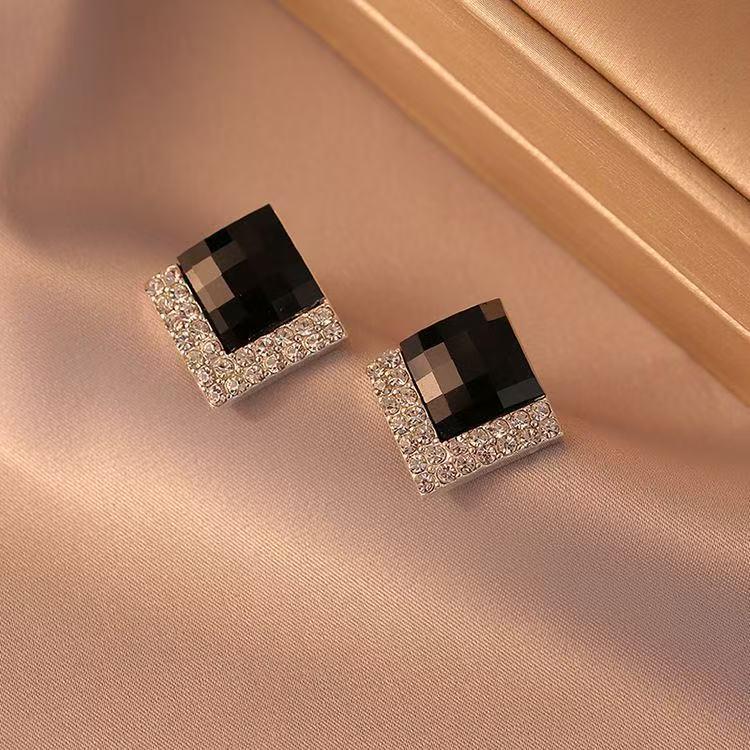 Elegant Geometric Black Rhombus Square Stud Earrings for Women