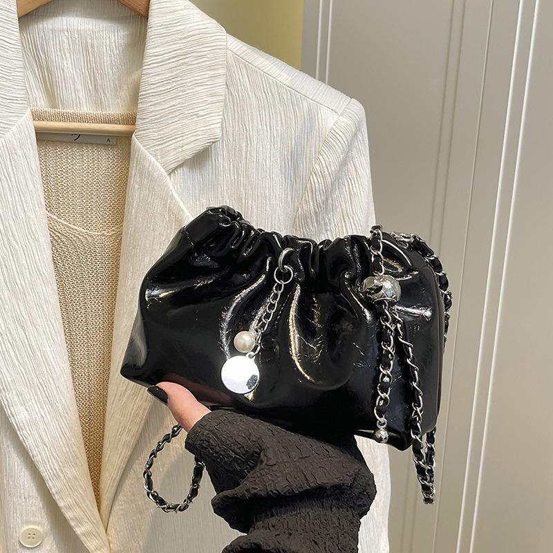 

2025 new pearl handbag bag women s fashion pleated cloud bag niche chain single shoulder crossbody bucket bag