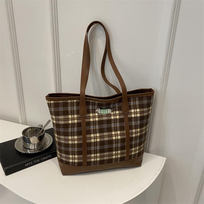 Stylish Large Capacity Tote Bag For Women With Trendy Plaid Design And Versatile Carry Options