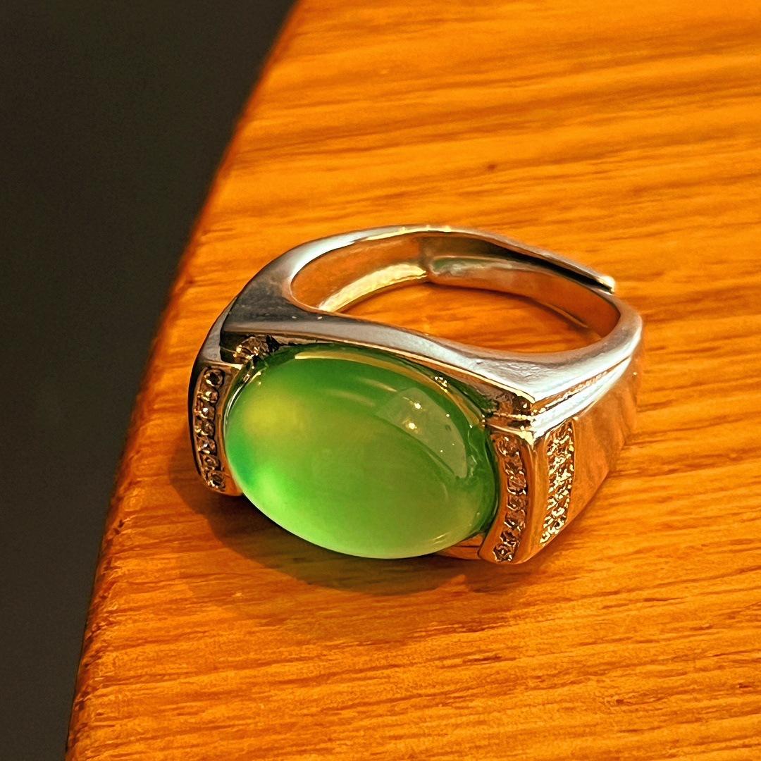 

Full Green, Yang Green, Natural Agate Green Chalcedony Ring, Women S Opening Is Slightly Inlaid, And The Real Shot Is Fidelity.