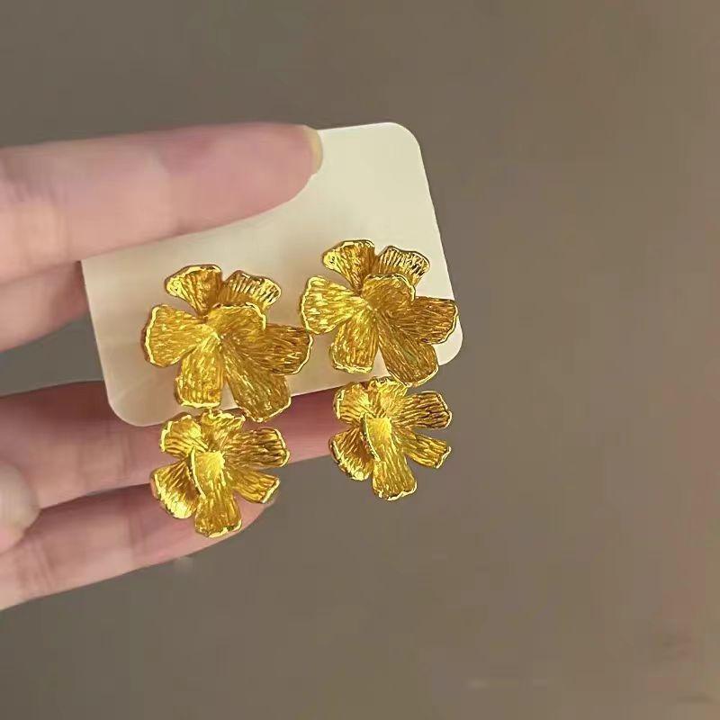 Flowers Bloom Rich Retro Personality Golden Flower Earrings Gentle Temperament Niche Stud Earrings Simple Earrings