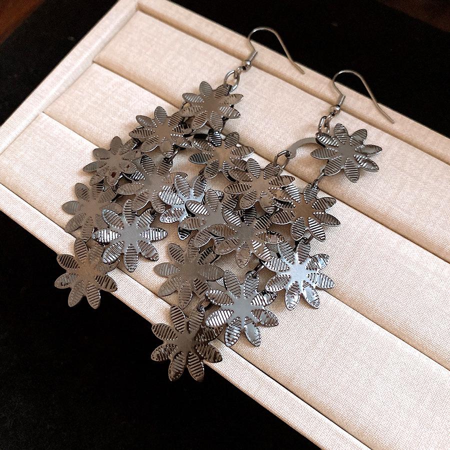 

European and American metal flower fringed ear hook exquisite fashion earrings light luxury high sense earrings design sense niche