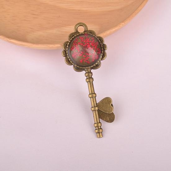 Heart Babysbreath Round Bezel Key Pendant