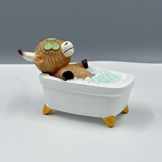 Highland Cow Statue Relaxing Bathing Cow Resin Desktop Ornament with Cucumber Slices Decorative Aromatherapy Tray Bathroom Decoration