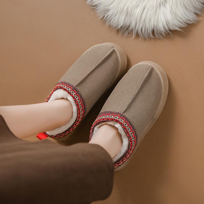 Snow Boots Women's 2023 Winter New Plush Insulation Thick Sole Casual Cotton Shoes