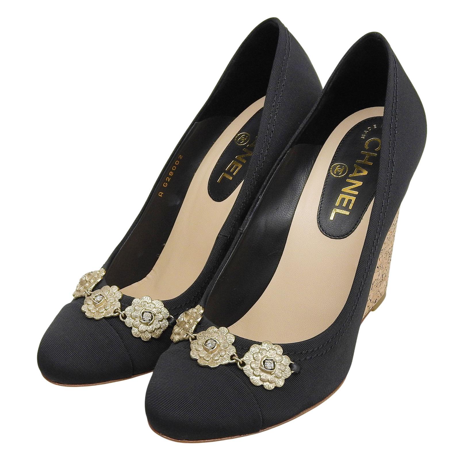 

Чудові туфлі CHANEL Camellia COCO Mark на танкетці зі стразами чорні 37 G28002 Вживані