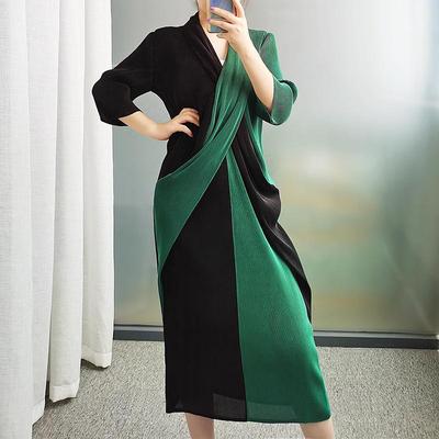 Lingying Pleated Miyake Slimming Mid-Length Cross-Neck Colorblock Dress, Spring 2025 Collection