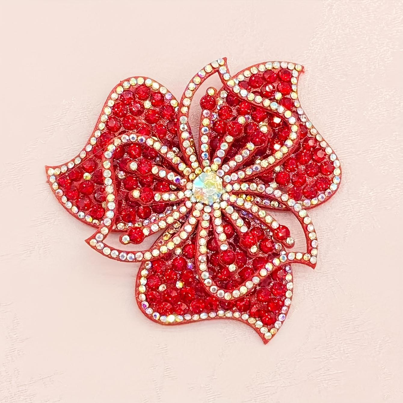 

A New Style Six-petal Flower with Hot-fix Rhinestones and Sequins, a DIY Patch for Decorating Shoes, Hats, and Clothing Accessories красный