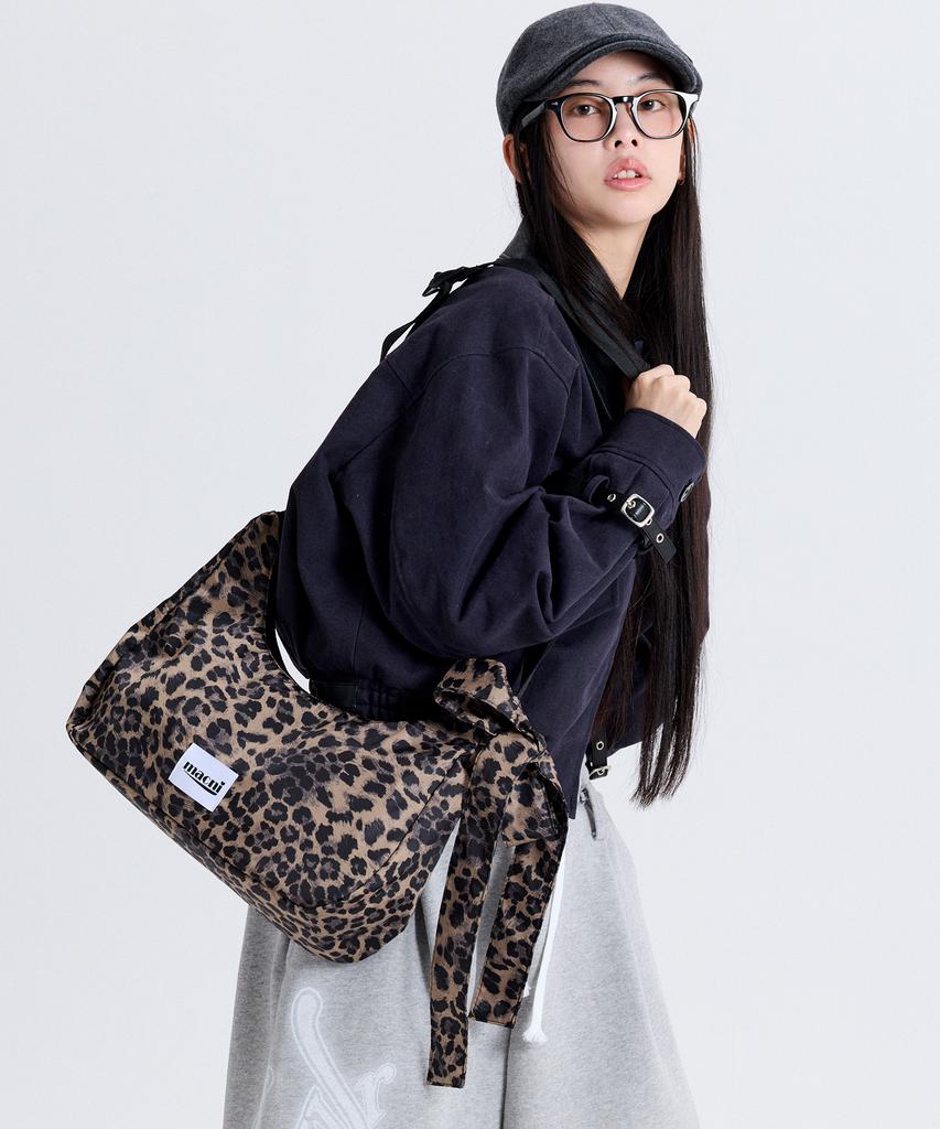 Macni Ribbon Crescent Cross Bag Leopard