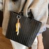 Stylish and popular woven underarm bag women's new large-capacity retro shoulder tote bucket bag
