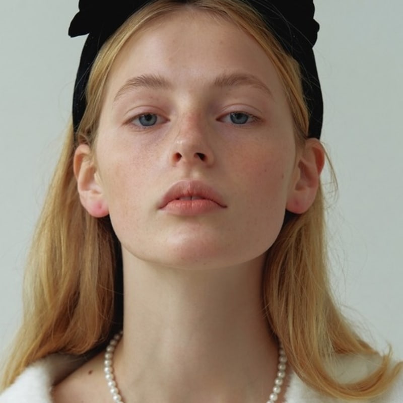 

ЛЮБИ МЕНЯ МОНСТР Вельветовая повязка на голову BLACK