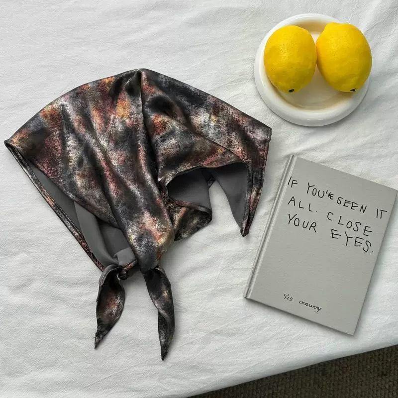Flüssiges Silber Leopardenmuster Bandana - Y2K Retro Seiden Kopftuch