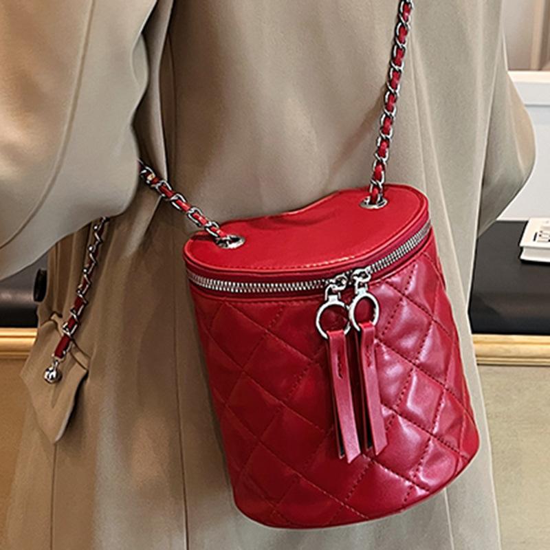 Rhombus Embroidery Thread Chain Bag Women's Trend Shoulder Messenger Bag 2025 New Fashion Personalized Three-dimensional Heart Bucket Bag