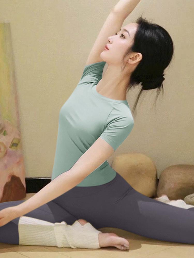 2026 Nude-Feel Stunning Yoga & Pilates Women's Short-Sleeve Set