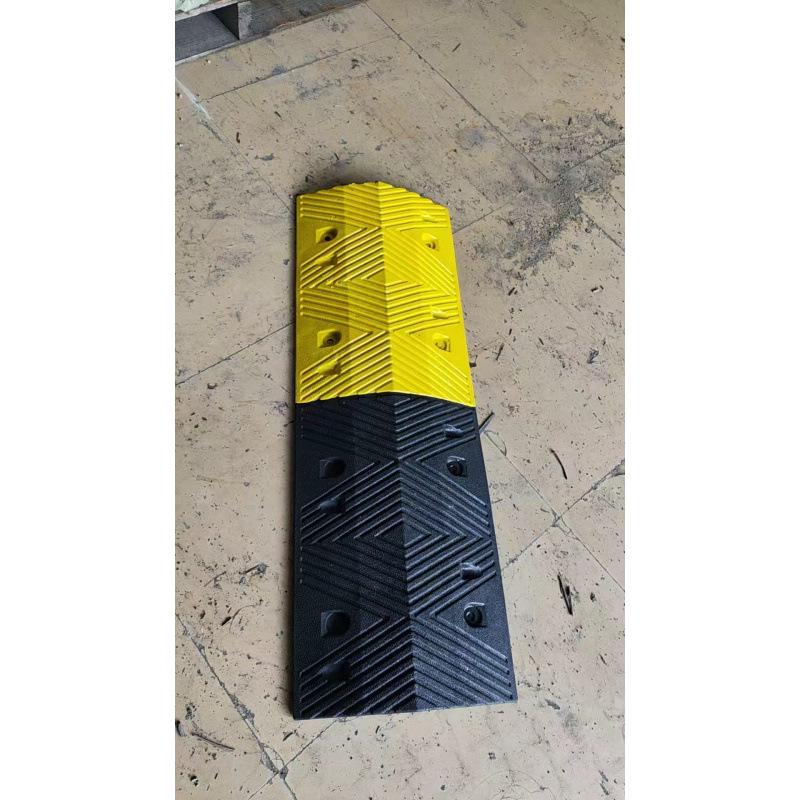 High-Quality Thickened Rubber Speed Bump for Road Safety