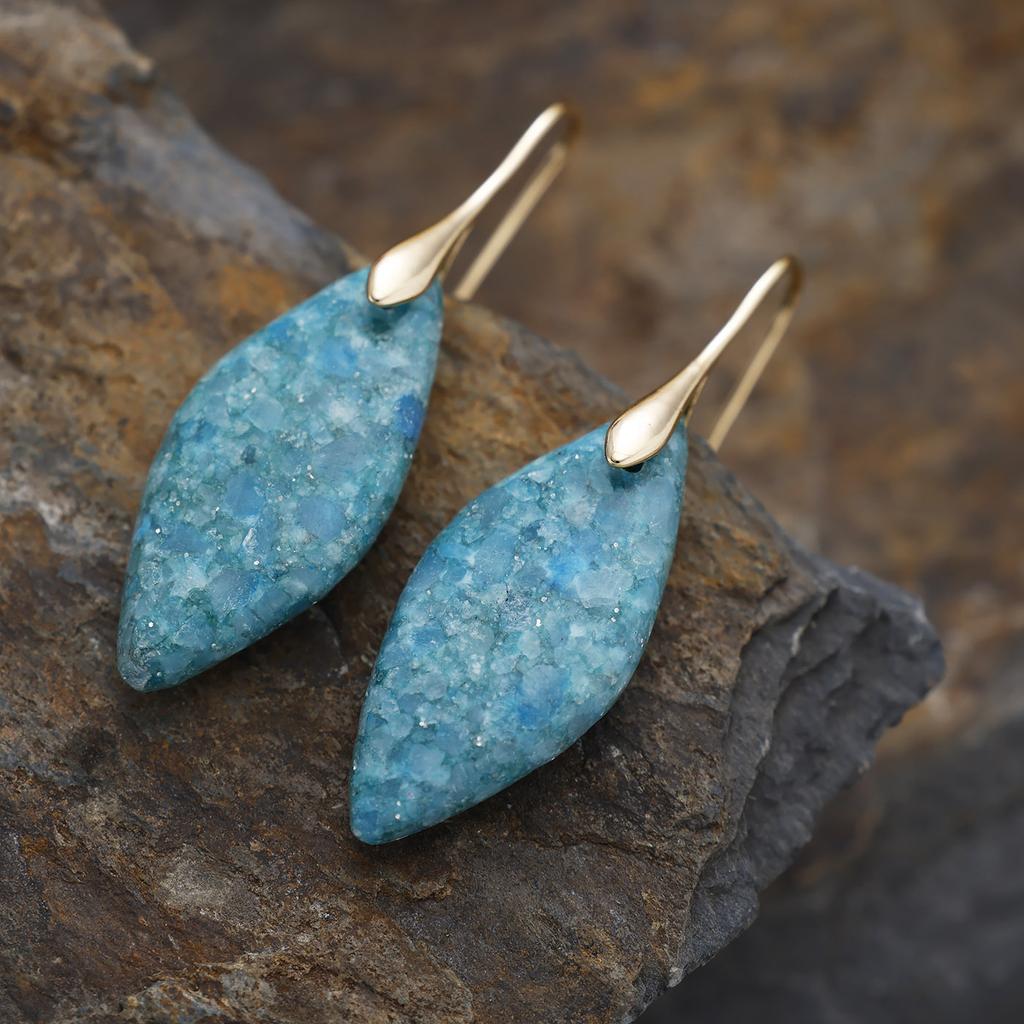 New hot-selling European and American bohemian natural stone leaf pendant earrings retro jewelry