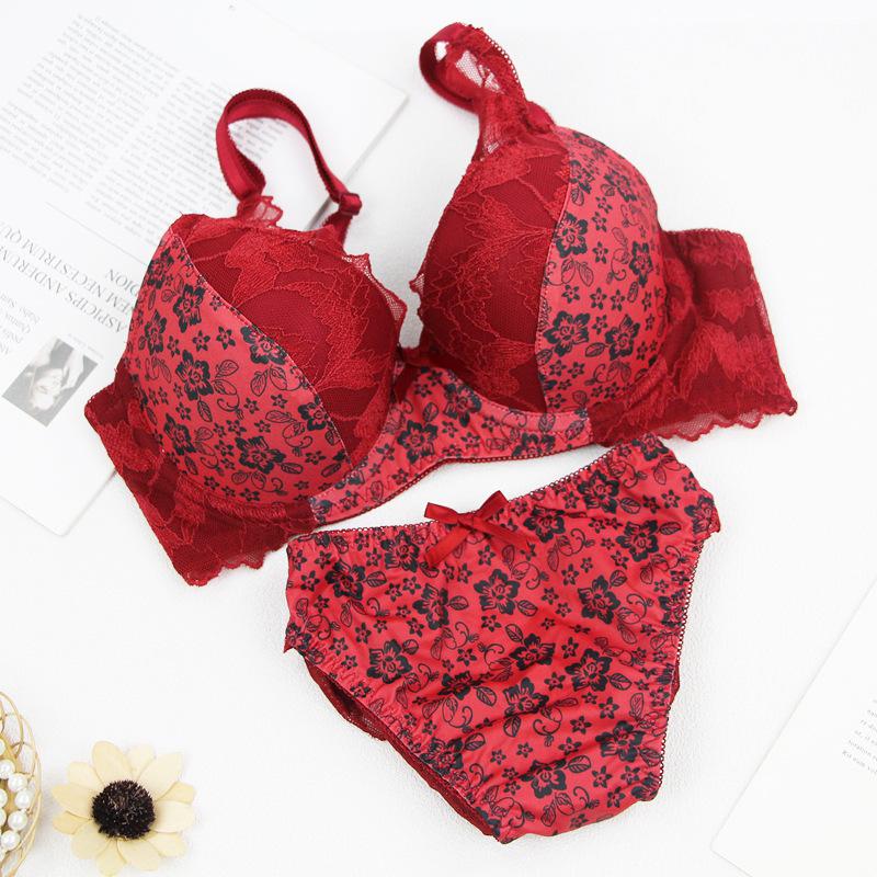 Western-style Anti-sag Plus-size Bra and Panty Set Sexy Underwired Lace Push-up Bra with Skin-friendly Comfortable Panties